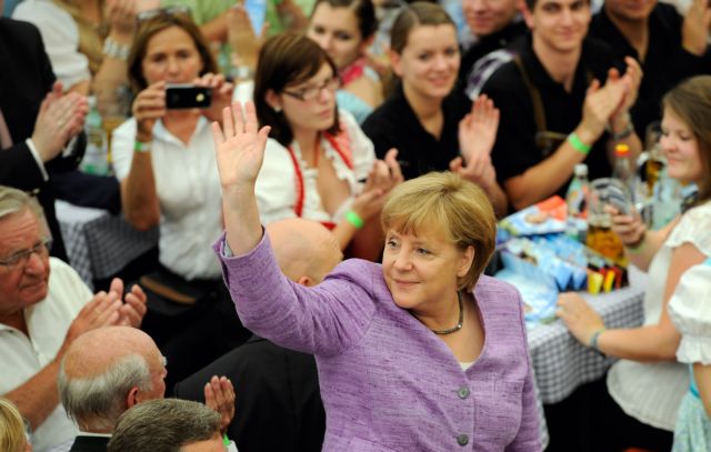 Οι χώρες του ευρώ «αξίζουν την αλληλεγγύη μας με τήρηση των δεσμεύσεων» λέει η Μέρκελ